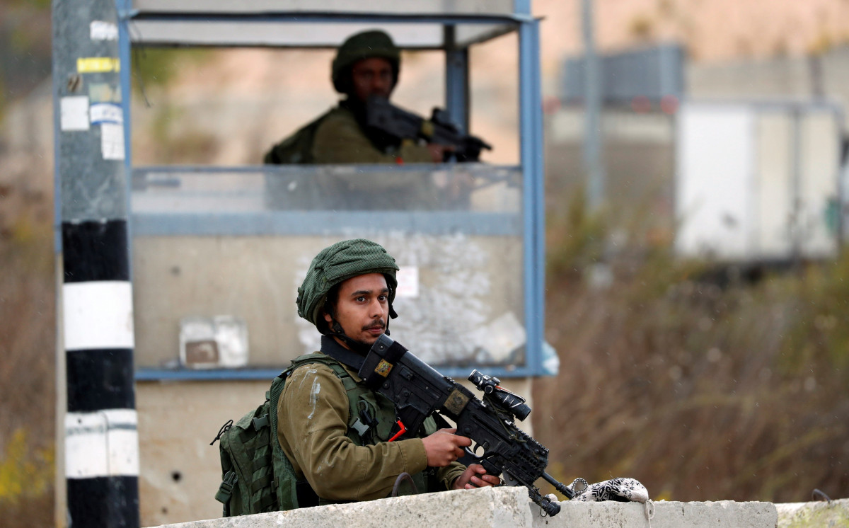 قوات الاحتلال تعتقل 3 فلسطينيات بتهمة التخطيط لتنفيذ هجوم في قلقيلية