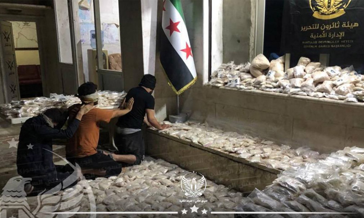 “ثائرون” تعلن ضبط 1.5 مليون حبة “كبتاجون” قادمة من مناطق النظام